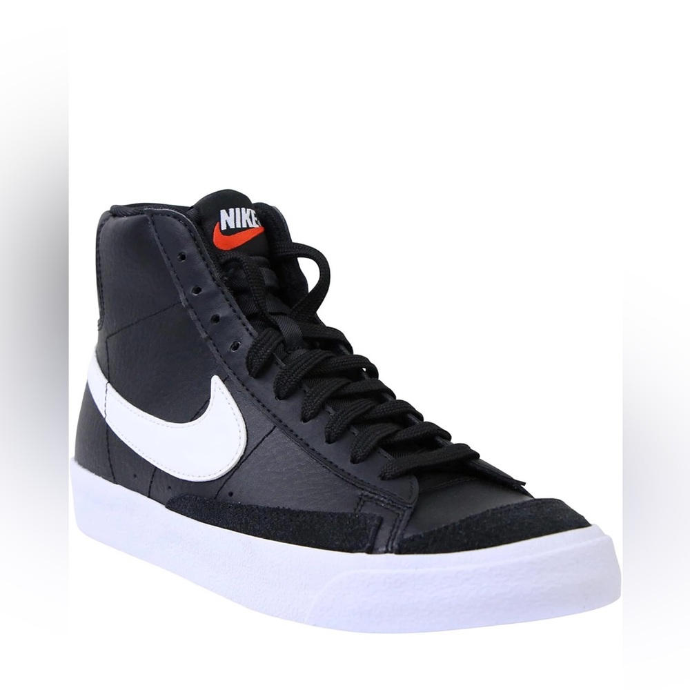 Nike Blazer Mid '77 Vintage in Black & White size 5Y EU 37.5